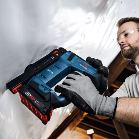 Agrafeuse GTH 18V-14 + 2 batteries ProCore 18V 4 Ah + 1 Chargeur GAL 18V-40 BOSCH