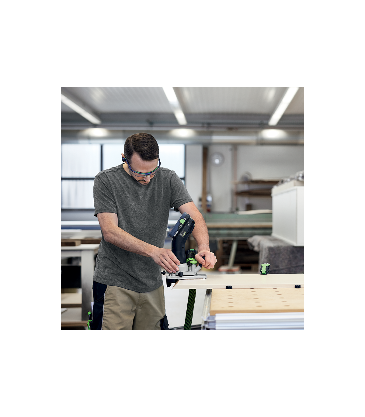 Affleureuse MFKC 700 KA EB-Basic + 1 batterie 18V 4 Ah + 1 chargeur TCL 6 FESTOOL