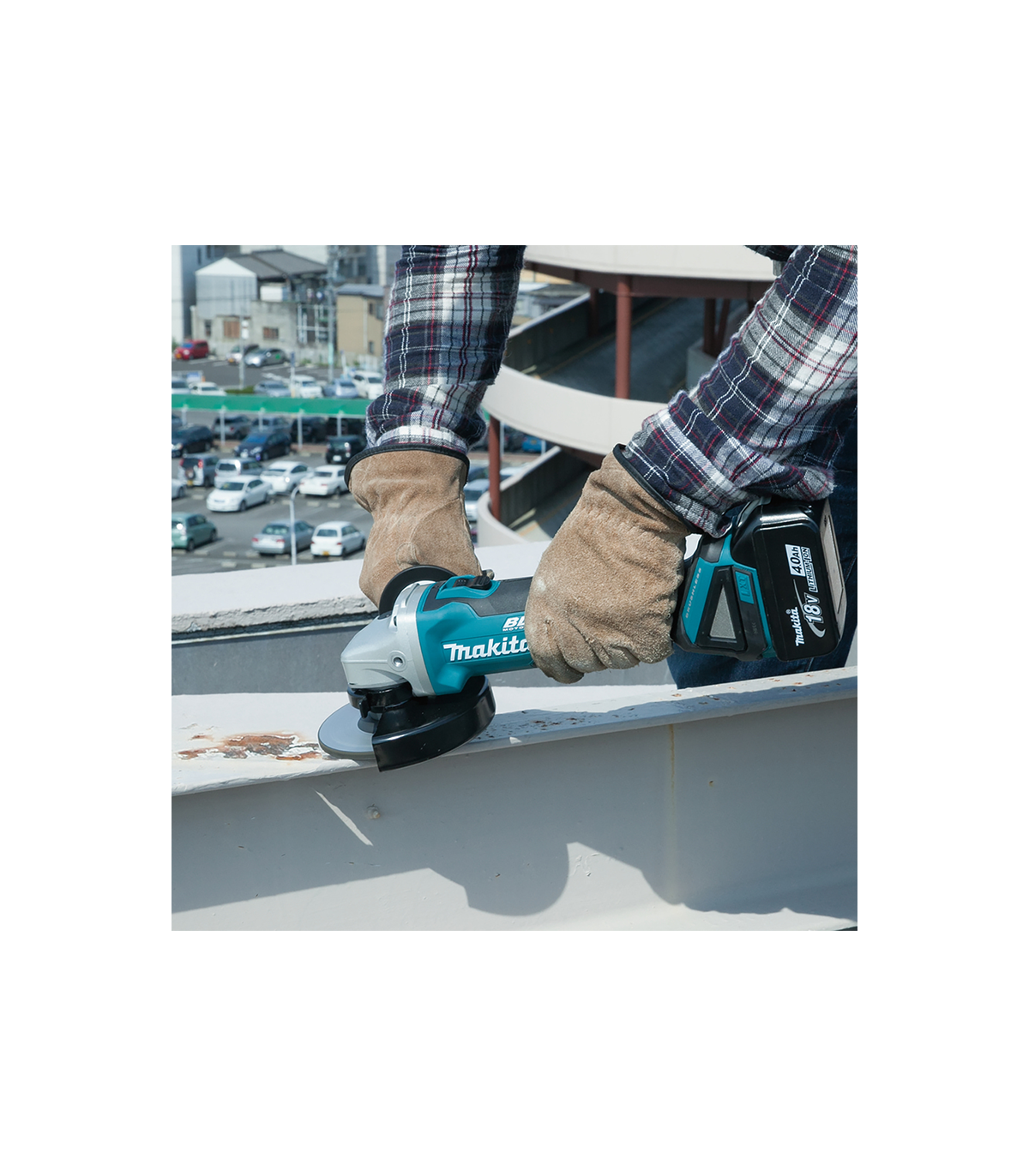 Meuleuse Ø125 mm 18V DGA504ZJ + 1 batterie BL1850B 18V 5 Ah + chargeur rapide DC18RC MAKITA