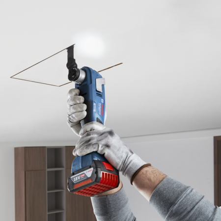 Découpeur-ponceur GOP 18V-34 + 2 batteries Procore 18V 8 Ah + 1 chargeur GAL 18V-160 BOSCH