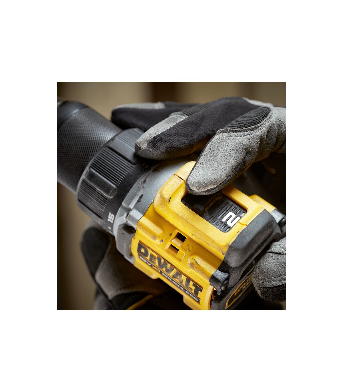 Perceuse-visseuse 18V DCD794NT-XJ + 2 batteries 18V 5 Ah + 1 chargeur DCB1104-QW DEWALT