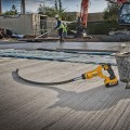 Vibrateur à béton DCE531N-XJ + 2 batteries 18V 5 Ah + 1 Chargeur DCB1104-QW DEWALT