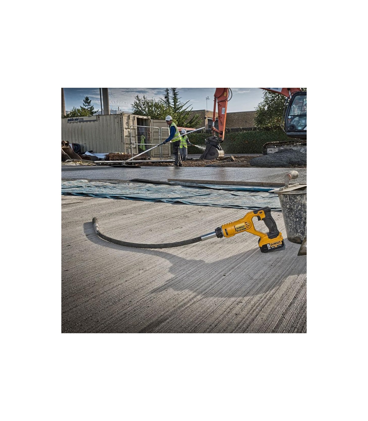 Vibrateur à béton DCE531N-XJ + 2 batteries 18V 5 Ah + 1 Chargeur DCB1104-QW DEWALT