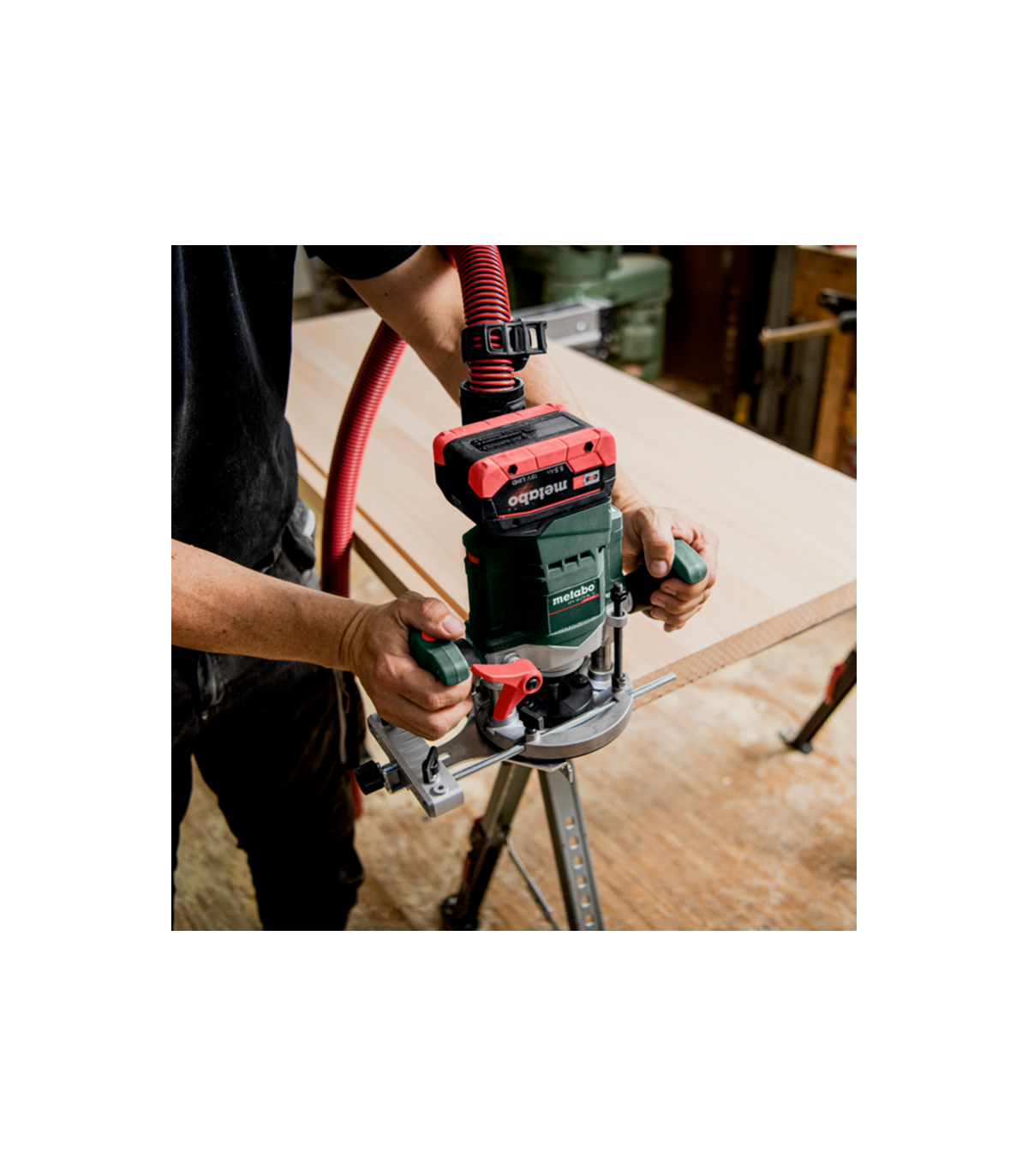 Défonceuse 18V OFV 18 LTX BL 12 + 2 batteries 18V 5,2 Ah + Chargeur rapide ASC 145 METABO