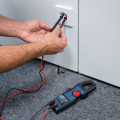 Testeur pince multimètre GMC 600-15 + MH 1 BOSCH