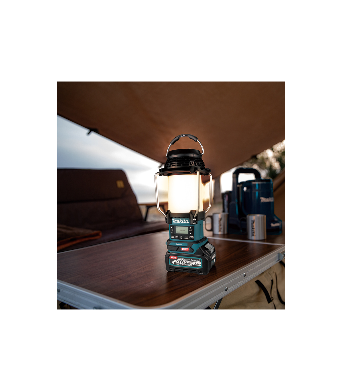 Radio avec lanterne LED MR009GZ 40V MAKITA