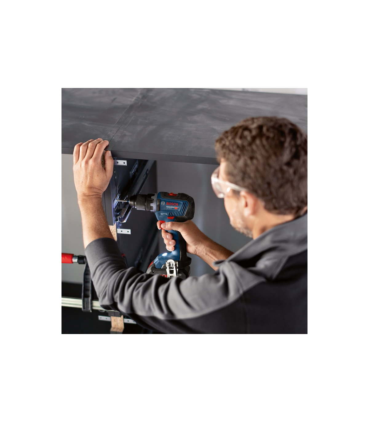 Perceuse-visseuse GSR 18V-55 + 1 Batterie GBA 18V 4 Ah + 1 chargeur GAL 18V-40 + 1 Coffret de 23 embouts de vissage BOSCH