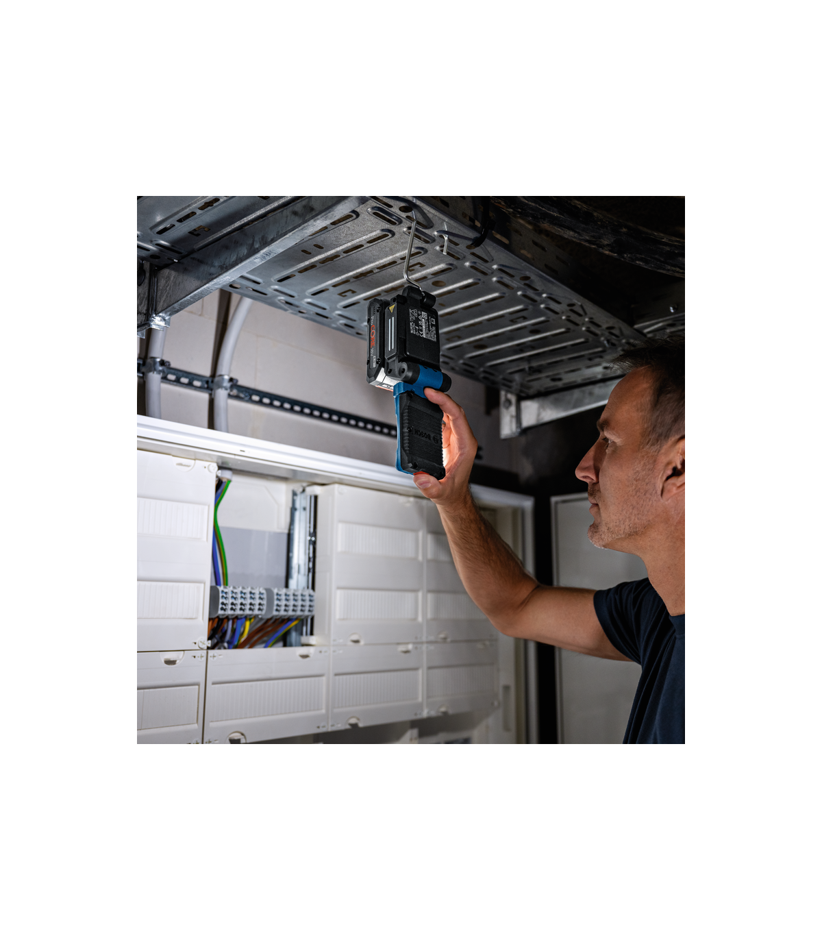 Lampe GLI 18V-800 + 1 Batterie ProCORE 18V 4 Ah + 1 Chargeur GAL 18V-40 + 1 Sac à dos pour outils EXPERT BOSCH