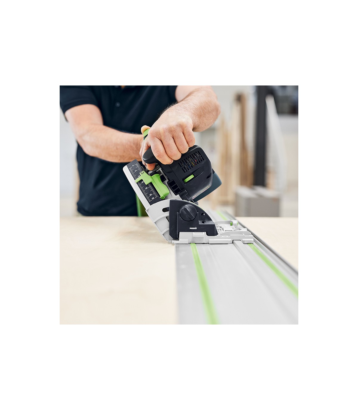 Scie circulaire plongeante Ø160 mm TSC 55 KSEB-Basic + 1 batterie 18V 5 Ah HP-ASI + 1 chargeur TCL 6 + 1 rail de guidage 1400 mm