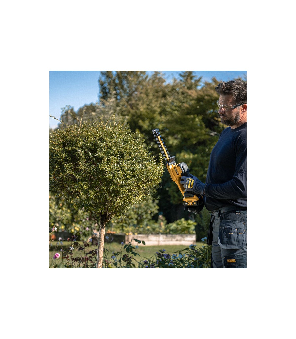Taille haie 18V 20 cm DCMHT520N-XJ + 1 batterie 18V 2 Ah + chargeur DCB1104-QW DEWALT