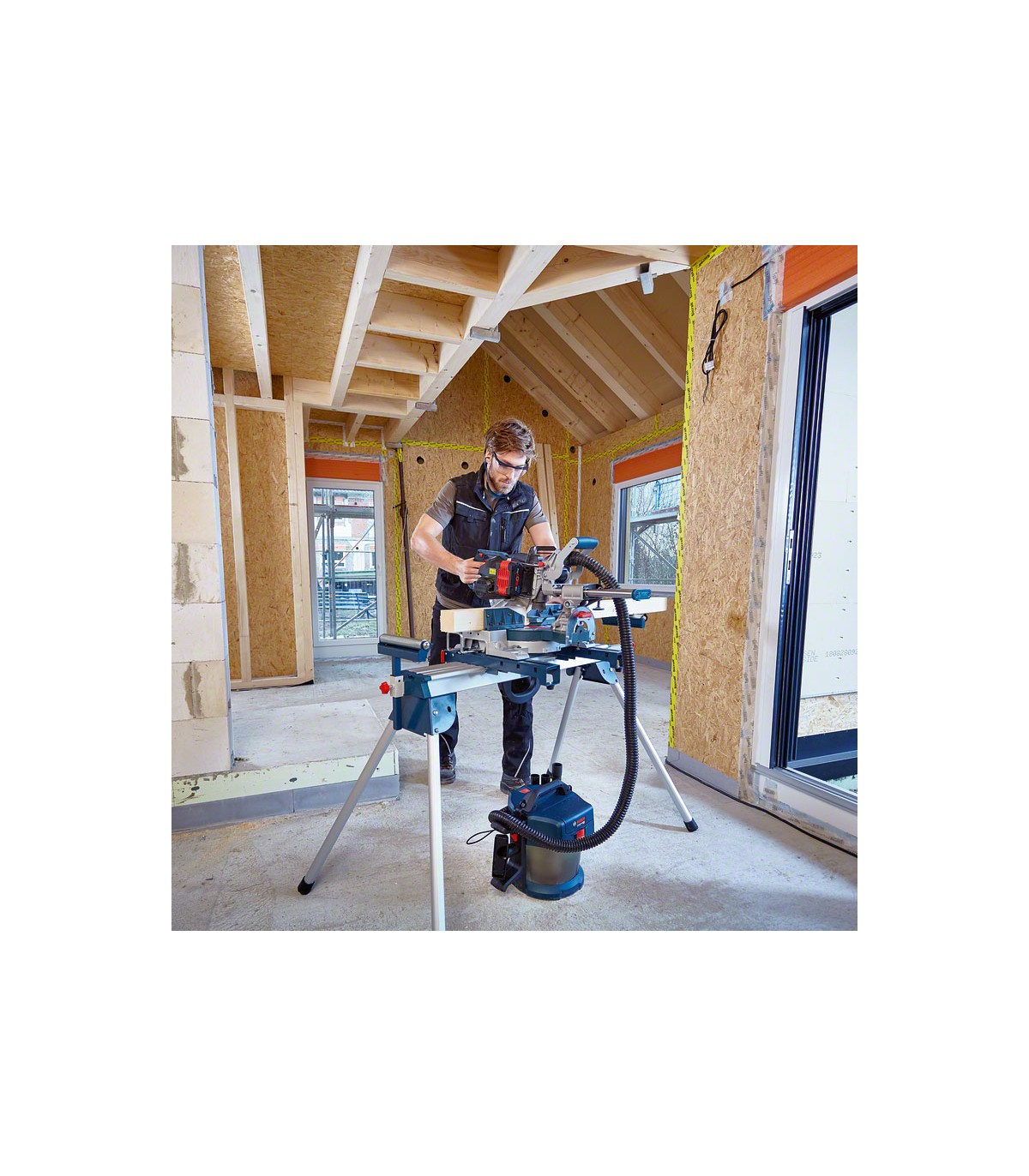 Scie à onglet radiale Ø216 mm GCM 18V-216 + 1 Batterie EXPERT 8 Ah + 1 Chargeur EXAL18V-160 BOSCH