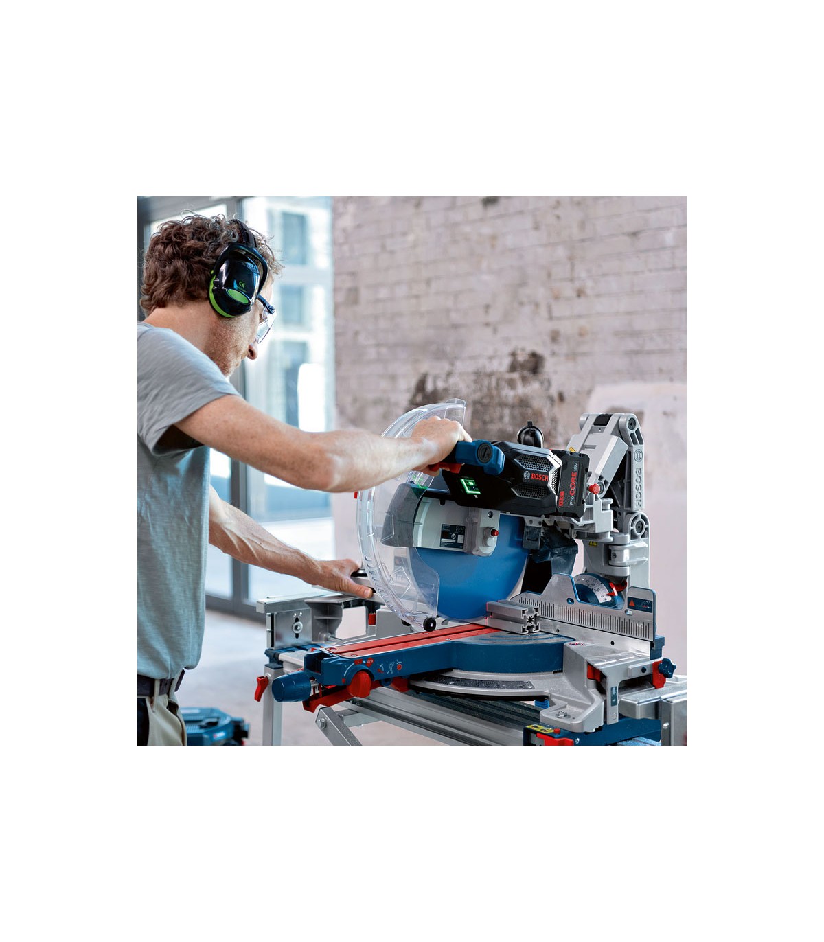 Scie à onglet radiale Ø305 mm GCM 18V-305 GDC BOSCH