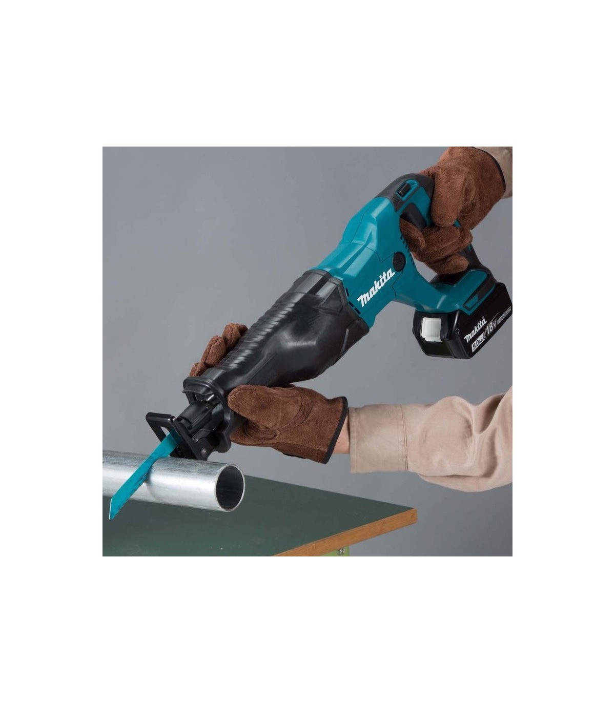 Scie sabre DJR186Z + 1 batterie BL1850B 18V 5 Ah + chargeur rapide DC18RC MAKITA