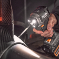 Visseuse à chocs DCF85MM2T-QW Édition Limitée McLaren + 2 batteries 18V 4 Ah + 1 Chargeur DCB1104-QW DEWALT