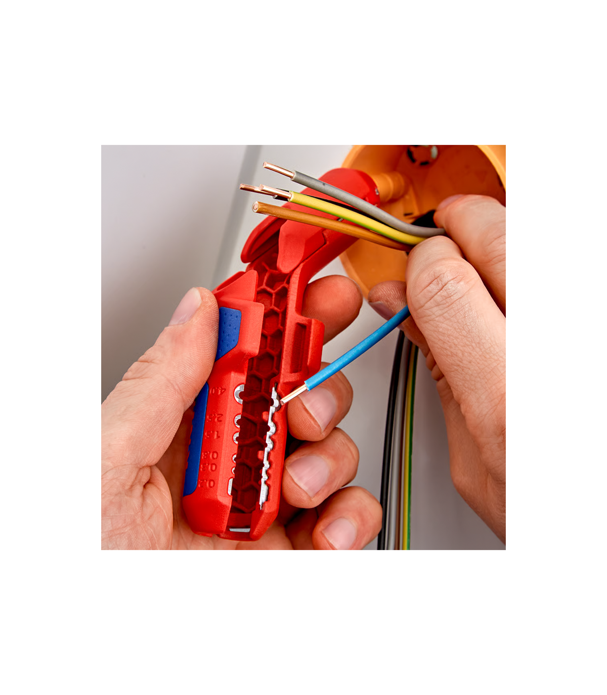 Outil universel à dégainer 135mm ErgoStrip KNIPEX