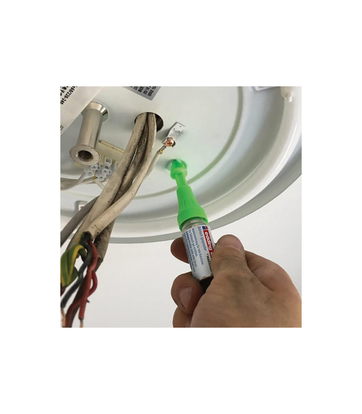 Marqueur spray pour zones inaccessibles 8870 EDDING