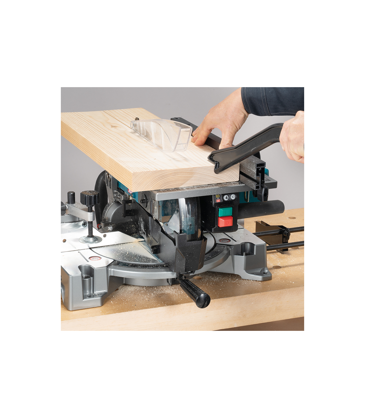 Scie à onglet radiale et délignage 40V Ø216mm LH001GZ MAKITA